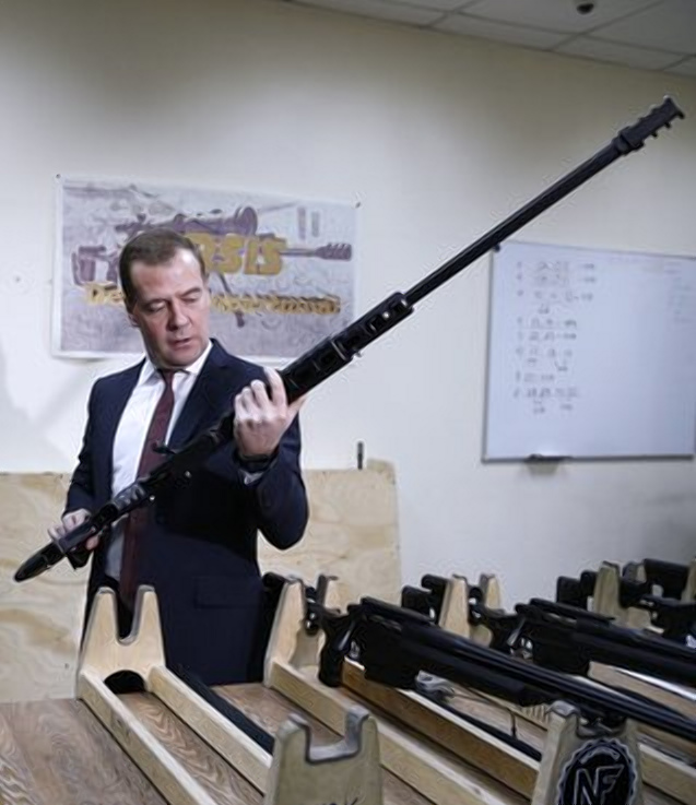 Д.А.Медведев с винтовкой от ОРСИС