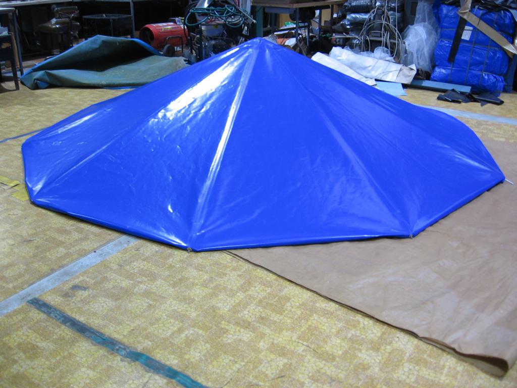Палатка в мастерской.