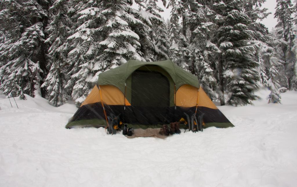 Туристическая палатка
