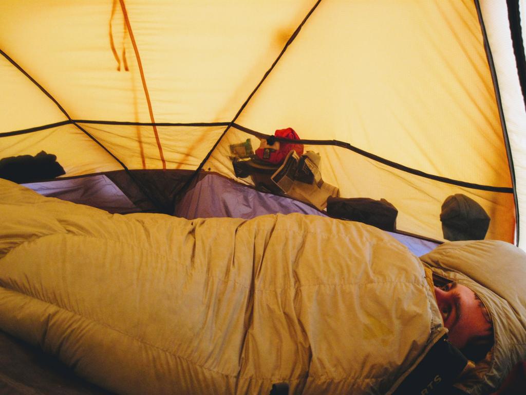 внутри палатки